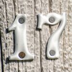Chiffre 17 exemple de marque employeur inscrit sur une porte